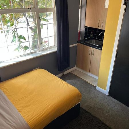 Hatfield Save-Money Rooms - 10Over10 For Price! Eksteriør billede