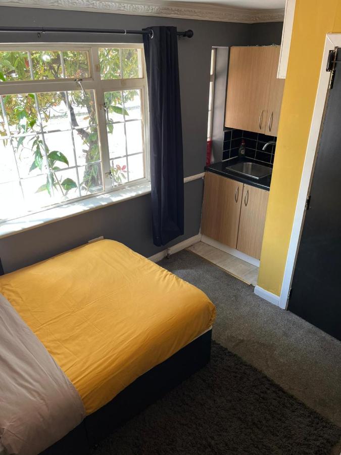 Hatfield Save-Money Rooms - 10Over10 For Price! Eksteriør billede