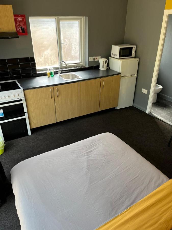 Hatfield Save-Money Rooms - 10Over10 For Price! Eksteriør billede