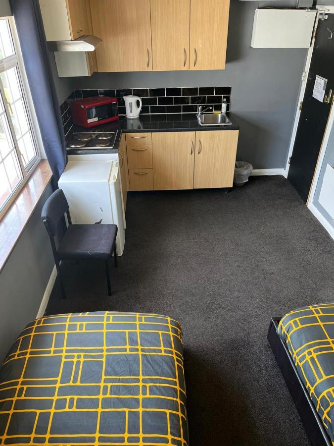 Hatfield Save-Money Rooms - 10Over10 For Price! Eksteriør billede