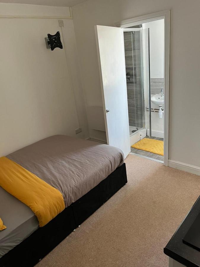 Hatfield Save-Money Rooms - 10Over10 For Price! Eksteriør billede